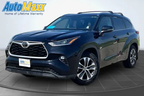 Black 2021 Toyota Highlander XLE for sale in Aberdeen, SD