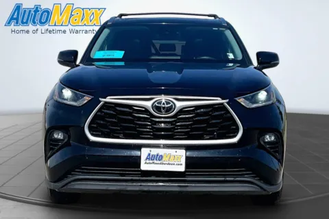 Photos of 2021 Toyota Highlander XLE for sale in Aberdeen, SD at AutoMaxx of Aberdeen
