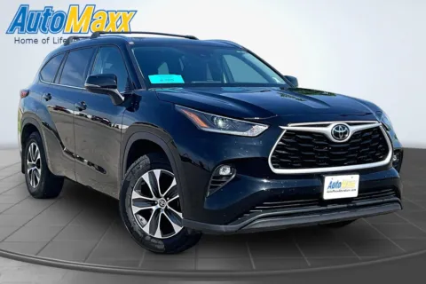 Another view of 2021 Toyota Highlander XLE for sale in Aberdeen, SD at AutoMaxx of Aberdeen
