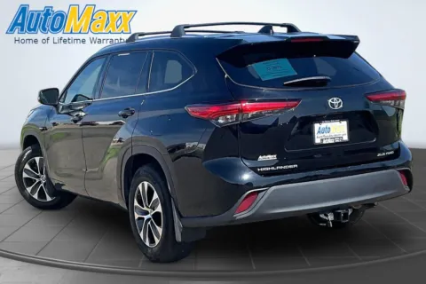 More photos of 2021 Toyota Highlander XLE at AutoMaxx of Aberdeen, SD