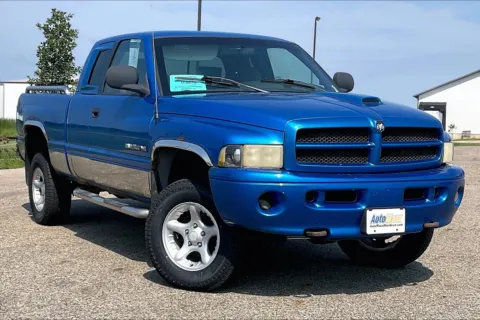 Photos of 2001 Dodge Ram 1500 SLT for sale in Aberdeen, SD at AutoMaxx of Aberdeen