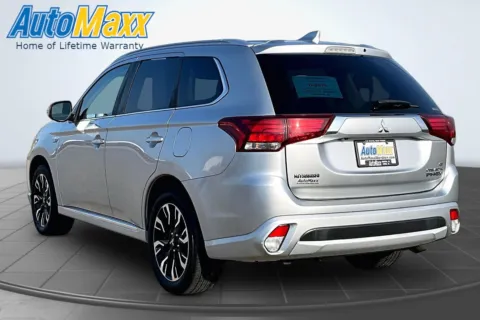 More photos of 2018 Mitsubishi Outlander PHEV at AutoMaxx of Aberdeen, SD