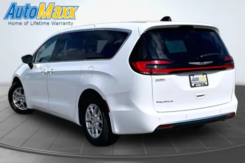 More photos of 2025 Chrysler Pacifica Select at AutoMaxx of Aberdeen, SD