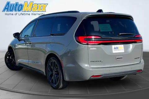 More photos of 2025 Chrysler Pacifica Limited at AutoMaxx of Aberdeen, SD