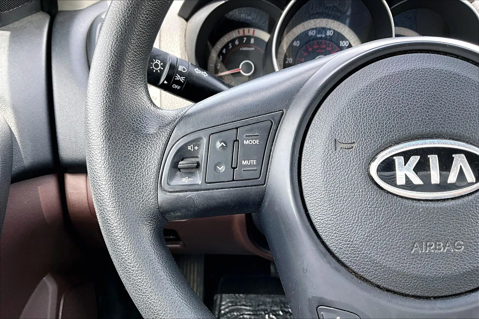 2011 Kia Forte EX - Photo 10