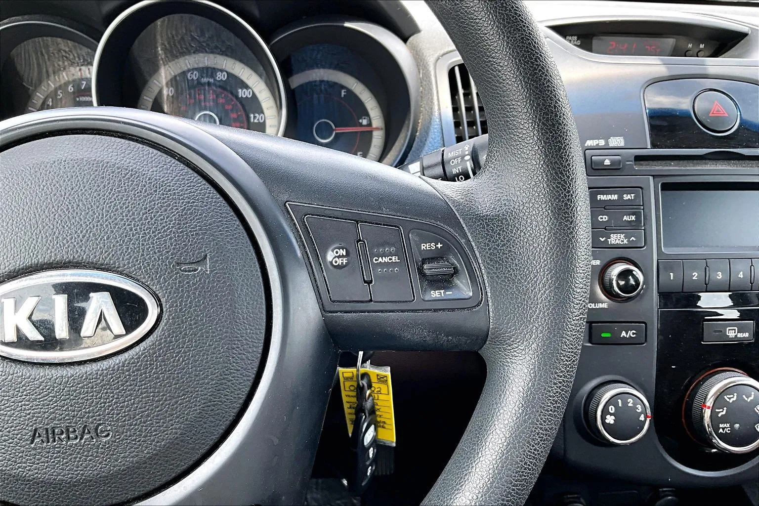 2011 Kia Forte EX - Photo 11
