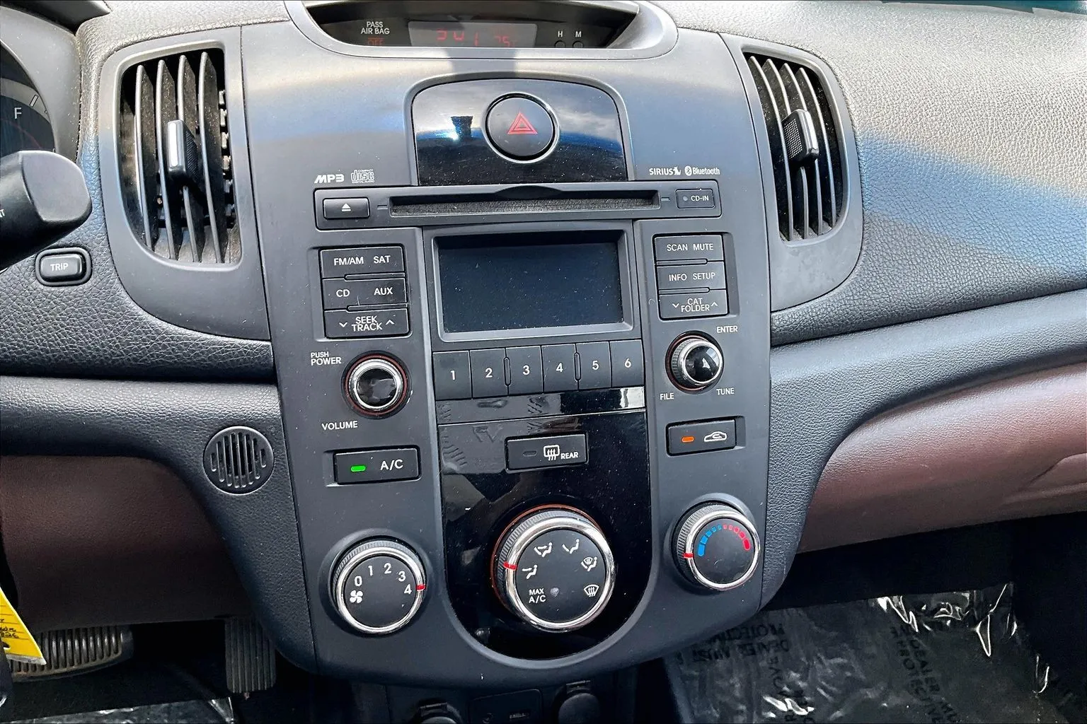 2011 Kia Forte EX - Photo 13