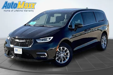 Black 2026 Chrysler Pacifica Select for sale in Milbank, SD