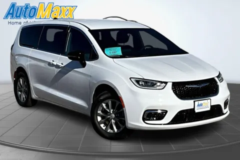 Photos of 2026 Chrysler Pacifica Select for sale in Milbank, SD at Automaxx Chrysler Dodge Jeep Ram