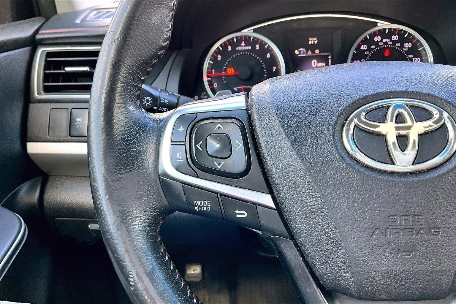 2016 Toyota Camry Special Edition - Photo 11