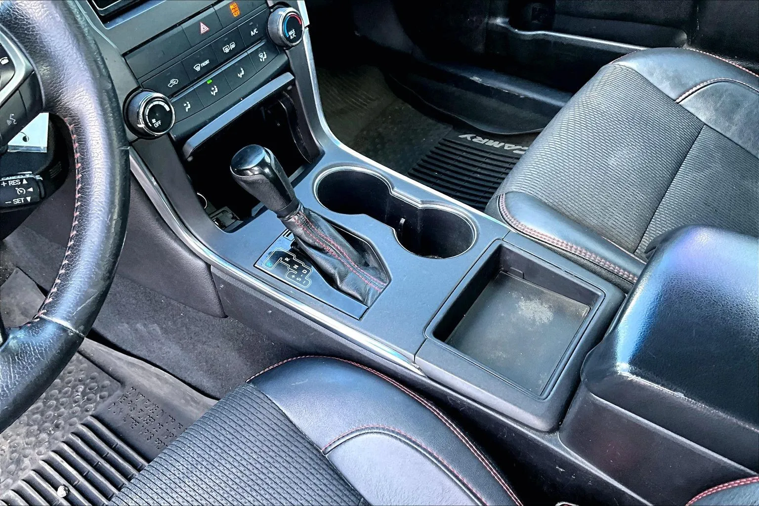 2016 Toyota Camry Special Edition - Photo 17