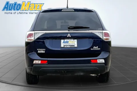 More photos of 2014 Mitsubishi Outlander SE at AutoMaxx Chrysler Dodge Jeep Ram, SD