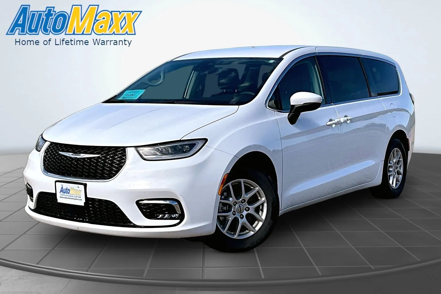 White 2023 Chrysler Pacifica Touring L for sale in Milbank, SD