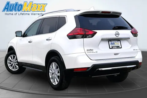 More photos of 2017 Nissan Rogue SV at AutoMaxx Chrysler Dodge Jeep Ram, SD