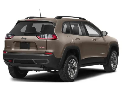 Photos of 2019 Jeep Cherokee Trailhawk for sale in Milbank, SD at AutoMaxx Chrysler Dodge Jeep Ram