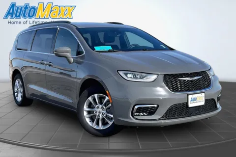 More photos of 2022 Chrysler Pacifica Touring at AutoMaxx of Lemmon, SD