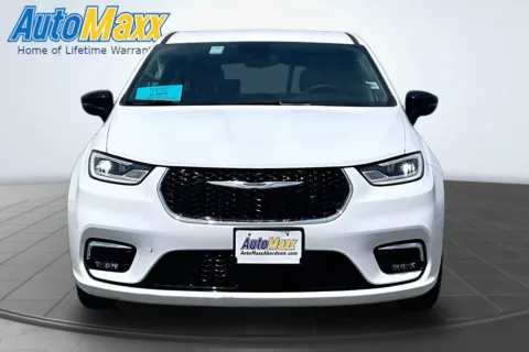 Photos of 2024 Chrysler Pacifica Touring L for sale in Lemmon, SD at AutoMaxx of Lemmon