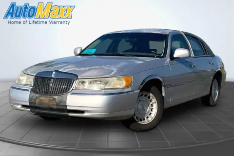 Silver 2000 Lincoln Town Car Executive for sale in Lemmon, SD