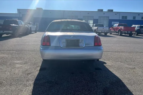 More photos of 2000 Lincoln Town Car Executive at AutoMaxx of Lemmon, SD