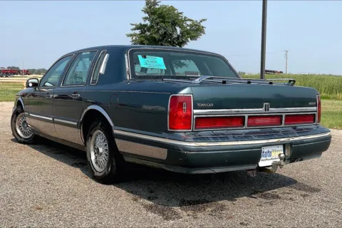 Another view of 1996 Lincoln Town Car Signature for sale in Lemmon, SD at AutoMaxx of Lemmon