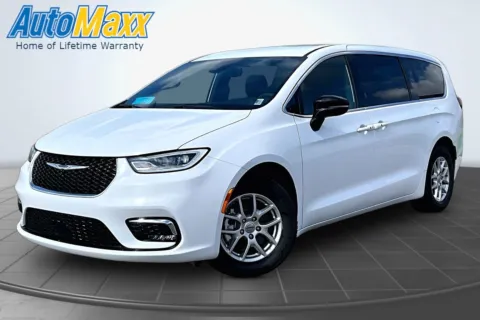 White 2025 Chrysler Pacifica Select for sale in Lemmon, SD