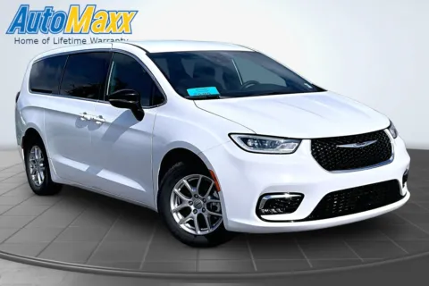 Another view of 2025 Chrysler Pacifica Select for sale in Lemmon, SD at AutoMaxx of Lemmon