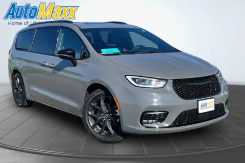 Another view of 2025 Chrysler Pacifica Limited for sale in Lemmon, SD at AutoMaxx of Lemmon