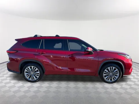 More photos of 2021 Toyota Highlander Hybrid Platinum at Southtowne Hyundai of Newnan, GA