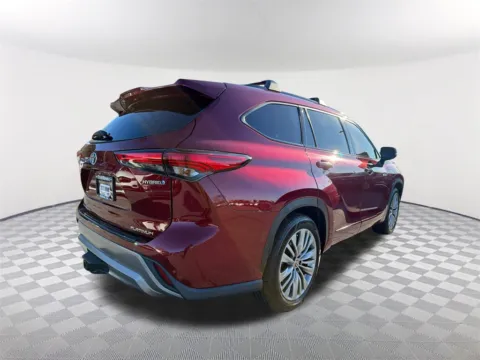 More photos of 2021 Toyota Highlander Hybrid Platinum at Southtowne Hyundai of Newnan, GA