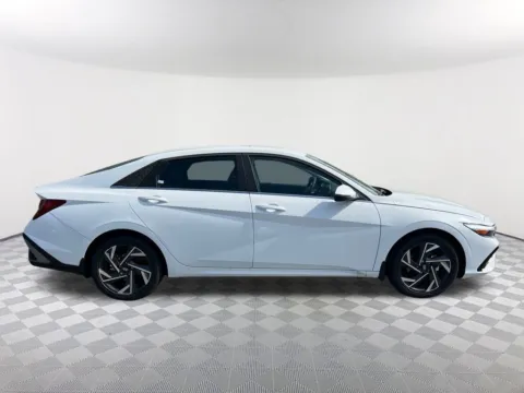 More photos of 2025 Hyundai Elantra Limited at Southtowne Hyundai of Newnan, GA
