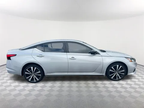 More photos of 2022 Nissan Altima 2.5 SR at Southtowne Hyundai of Newnan, GA