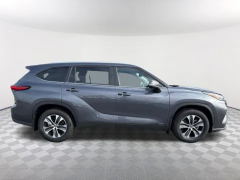 More photos of 2023 Toyota Highlander Hybrid XLE at Southtowne Hyundai of Newnan, GA