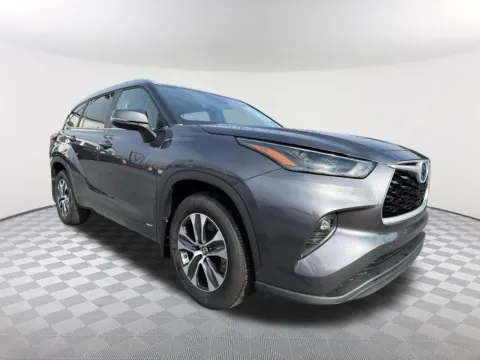 Another view of 2023 Toyota Highlander Hybrid XLE for sale in Newnan, GA at Southtowne Hyundai of Newnan