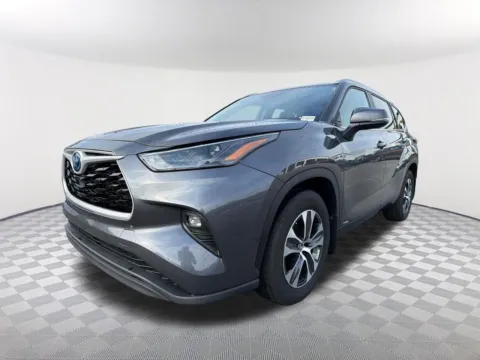 Gray 2023 Toyota Highlander Hybrid XLE for sale in Newnan, GA