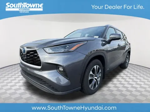 Gray 2023 Toyota Highlander Hybrid XLE for sale in Newnan, GA