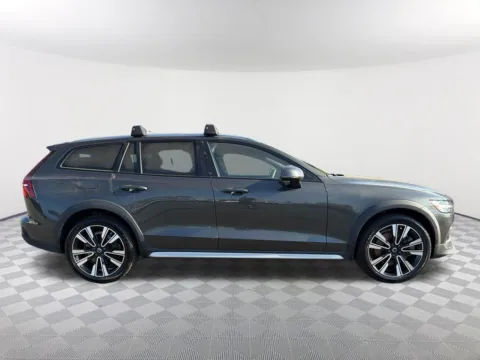 More photos of 2021 Volvo V60 Cross Country T5 at Southtowne Hyundai of Newnan, GA