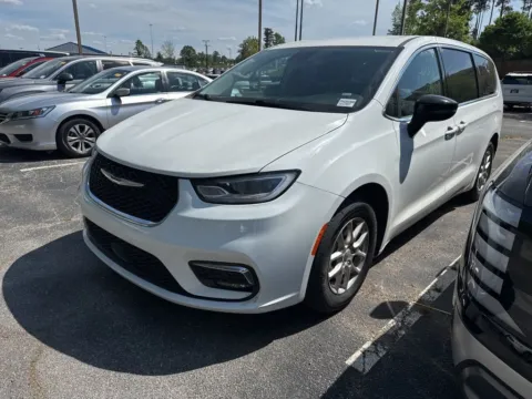 White 2024 Chrysler Pacifica Touring L for sale in Newnan, GA
