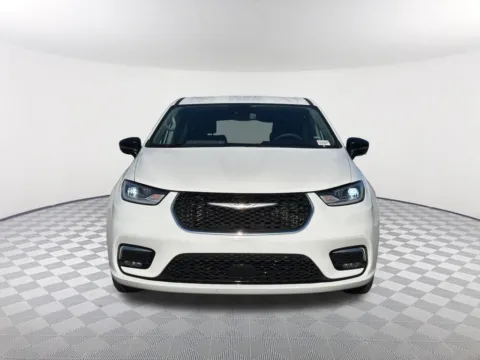 Photos of 2024 Chrysler Pacifica Touring L for sale in Newnan, GA at Southtowne Hyundai of Newnan