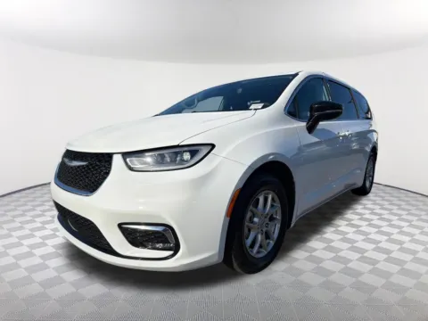 White 2024 Chrysler Pacifica Touring L for sale in Newnan, GA