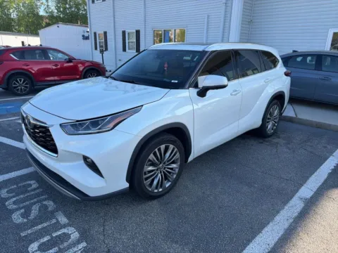 Photos of 2020 Toyota Highlander Platinum for sale in Newnan, GA at Southtowne Hyundai of Newnan