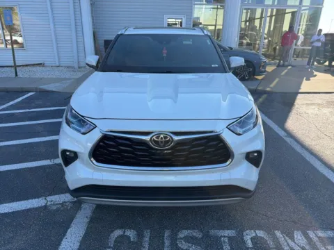 White 2020 Toyota Highlander Platinum for sale in Newnan, GA