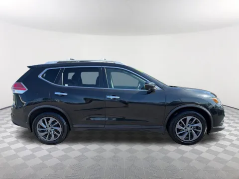 More photos of 2016 Nissan Rogue SL at Southtowne Hyundai of Newnan, GA