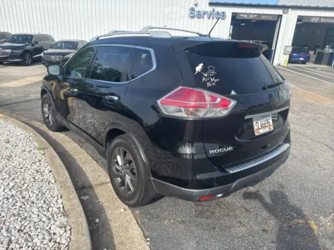 More photos of 2016 Nissan Rogue SL at Southtowne Hyundai of Newnan, GA