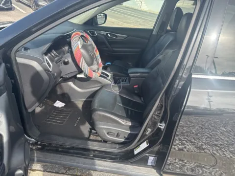 More photos of 2016 Nissan Rogue SL at Southtowne Hyundai of Newnan, GA