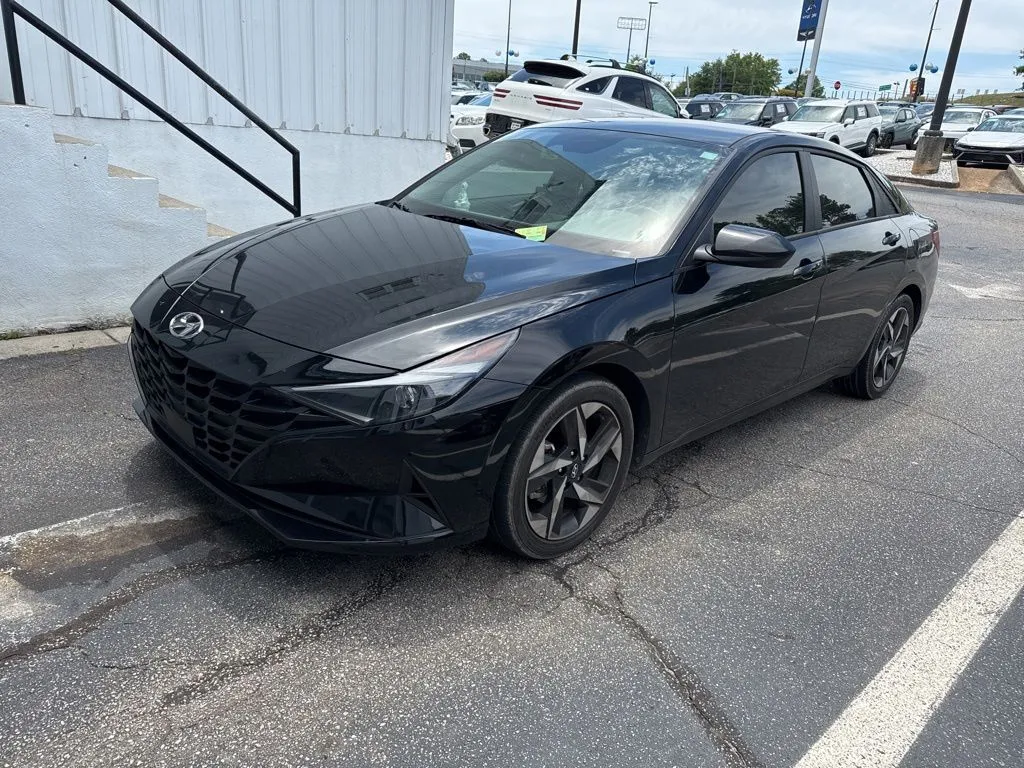 Black 2023 Hyundai Elantra SEL for sale in Newnan, GA