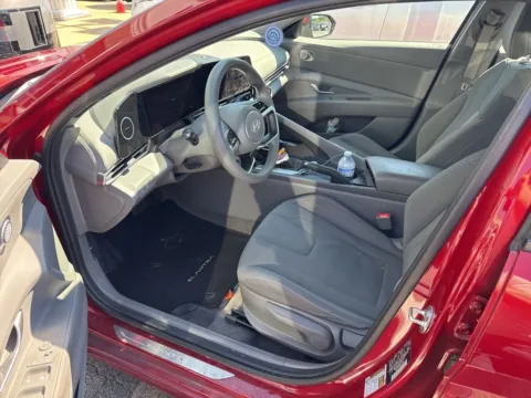 More photos of 2024 Hyundai Elantra SEL at Southtowne Hyundai of Newnan, GA