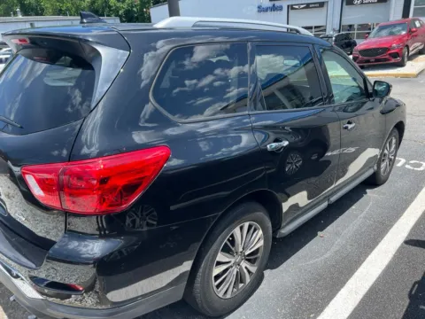 More photos of 2019 Nissan Pathfinder SV at Southtowne Hyundai of Newnan, GA