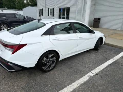 More photos of 2024 Hyundai Elantra Limited at Southtowne Hyundai of Newnan, GA