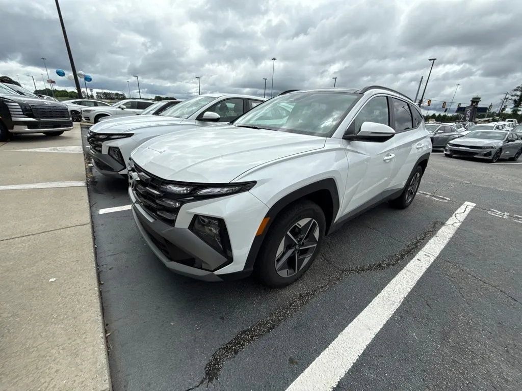 White 2025 Hyundai Tucson Hybrid SEL Convenience for sale in Newnan, GA