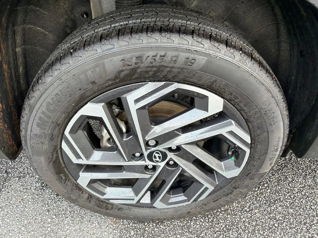 2025 Hyundai Tucson Limited - Photo 17